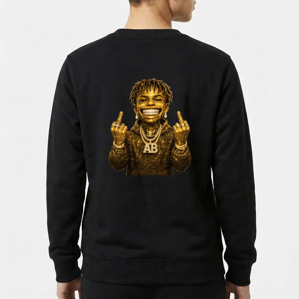Moletom com estampa frontal de assinatura estilizada e coroa acima, e estampa traseira de personagem sorridente coberto de glitter dourado, usando colares.