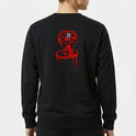Moletom com estampa frontal de "No Mercy Club" em estilo gótico e estampa traseira de cobra ameaçadora com detalhes gráficos de gotas e traços intensos.