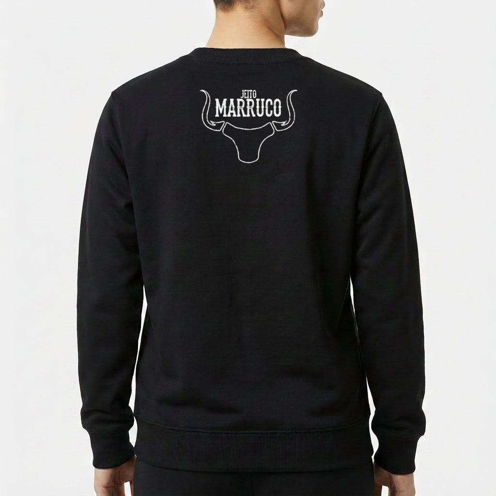 Moletom com estampa frontal de contorno de cabeça de boi com o texto "MARRUCO" e estampa traseira maior de cabeça de boi com "JEITO MARRUCO".
