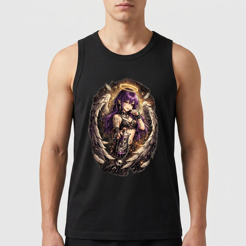 Regata com estampa frontal de anjo estilizado com asas, auréola, cabelo longo segurando uma arma, cercado por detalhes sombrios e ornamentais.
