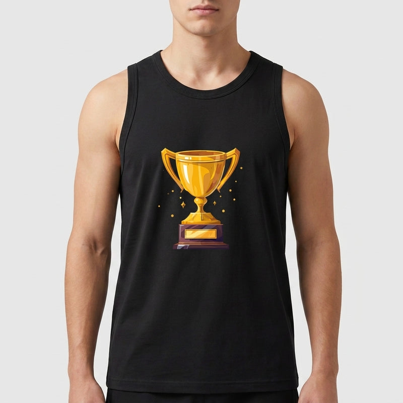 Camiseta regata com estampa frontal de troféu dourado detalhado sobre uma base de madeira, adicionando um toque de conquista e brilho ao design.