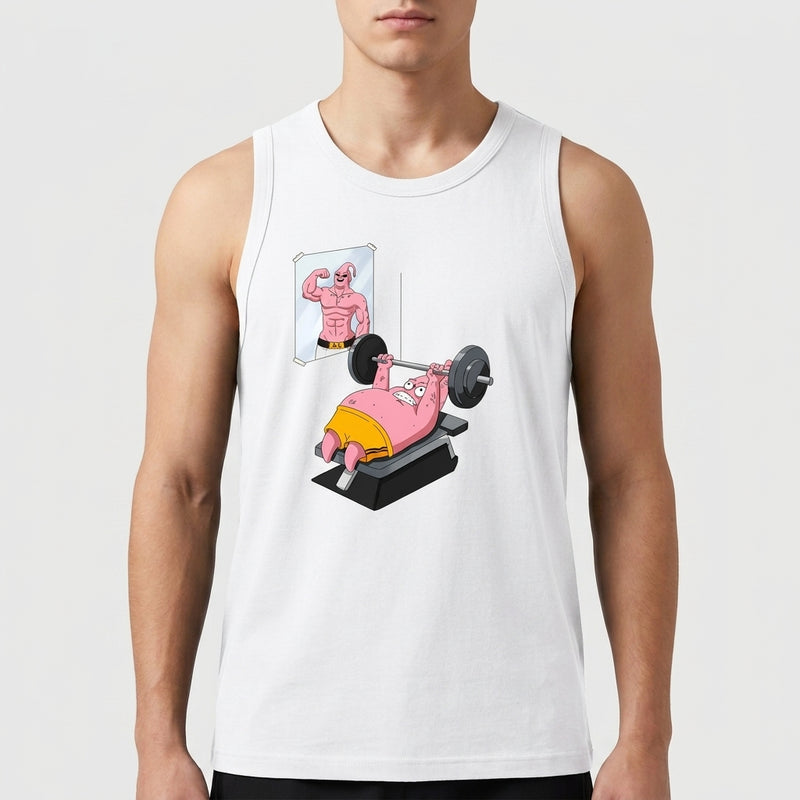 Camiseta regata com estampa frontal de um personagem rosa levantando peso em banco de academia, com espelho refletindo figura musculosa ao fundo.