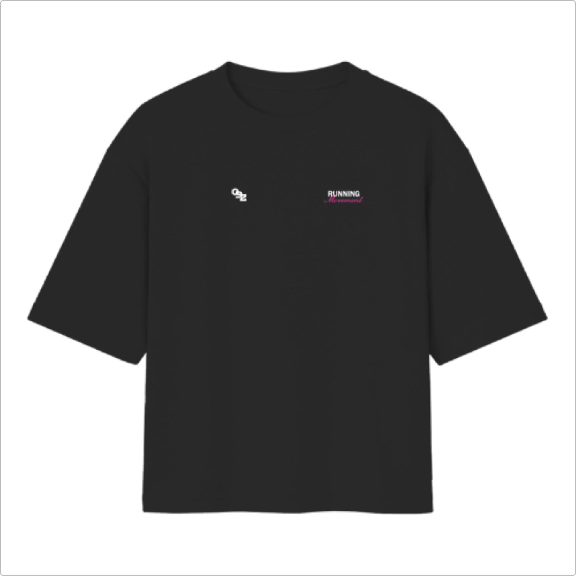 Camiseta com estampa frontal de texto em fonte pequena com palavras "Running Movement" e pequenos símbolos, e estampa traseira maior com o mesmo texto.