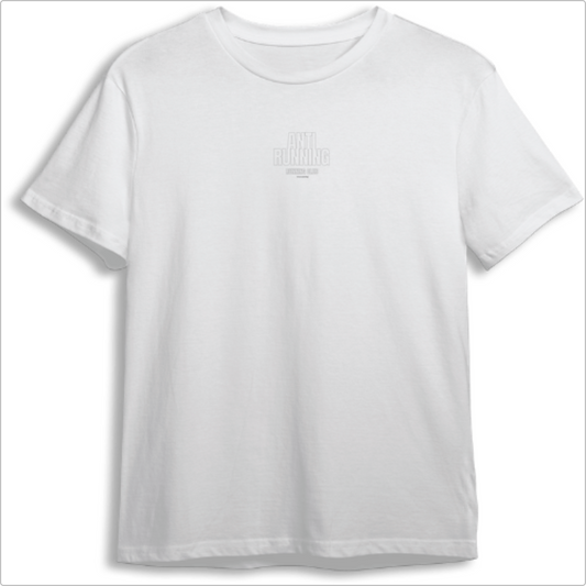 Camiseta com estampa frontal de "ANTI RUNNING" em letras grandes e na parte traseira detalhado texto que celebra o clube e o espírito de corrida casual.