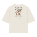 Camiseta com estampa frontal de texto "MADE FOR WINNERS" e estampa traseira de esculturas de atletas correndo, acompanhada da frase "MADE FOR WINNERS".