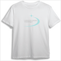 Camiseta com estampa frontal de logo estilizado com escrita "Lizzye Corp." e caracteres japoneses, acompanhados de um elemento gráfico curvo e estrela acima.
