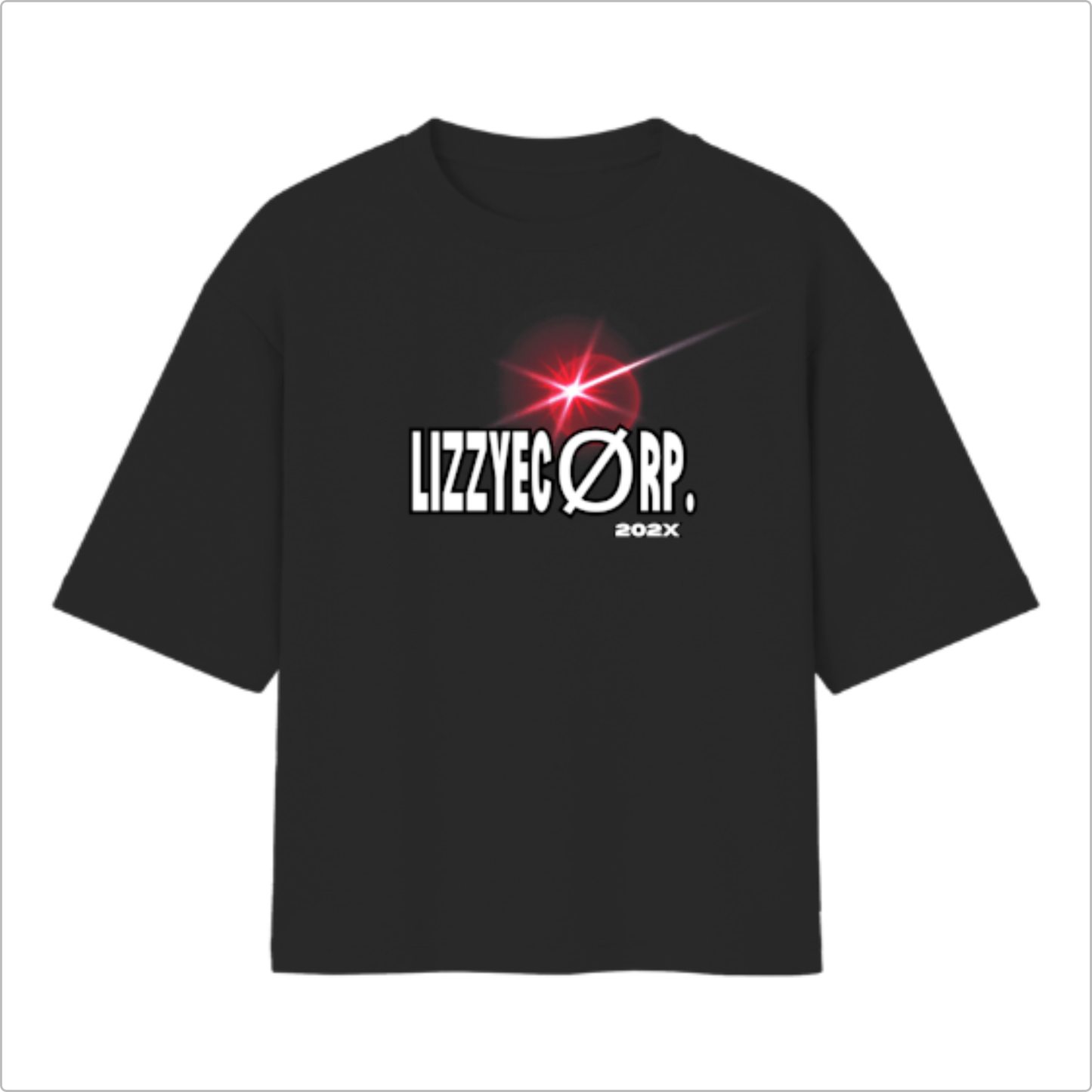Camiseta com estampa frontal de texto "LIZZYEØRP. 202X" acompanhada de um brilho de luz vermelho intenso, gerando um efeito de destaque.
