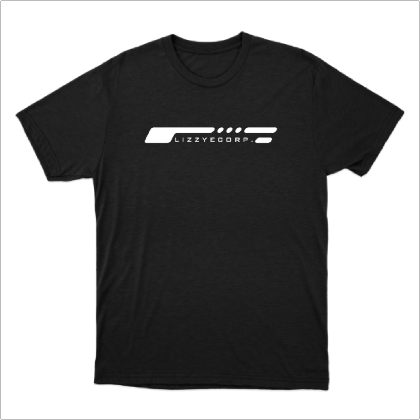Camiseta com estampa frontal de linhas horizontais estilizadas seguidas do texto "LIZZYECORP." em uma fonte moderna, criando um visual minimalista.