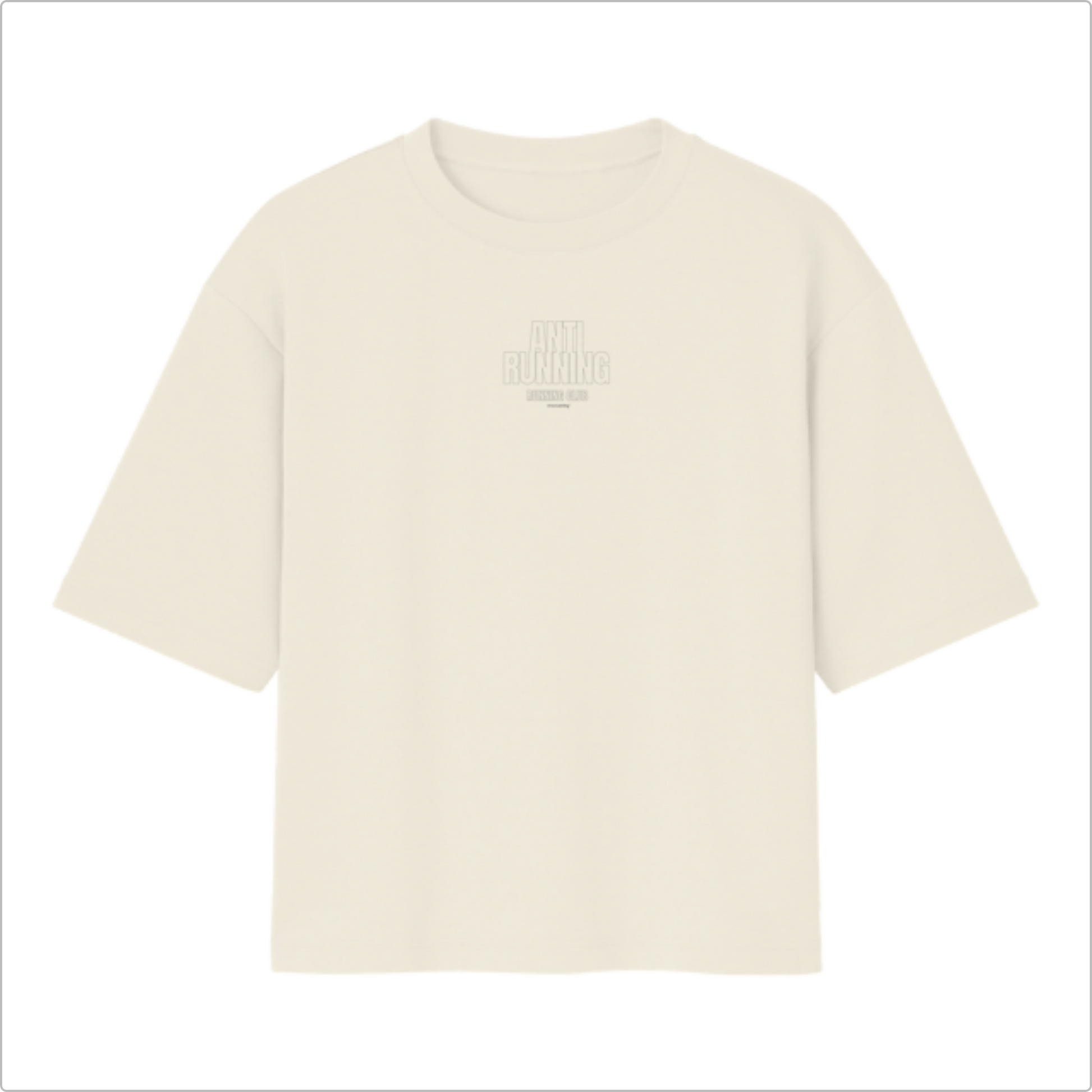 Camiseta com estampa frontal de "ANTI RUNNING RUNNING CLUB" e estampa traseira com texto extenso celebrando corredores, com destaque para "ANTI RUNNING".