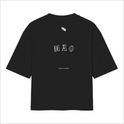 Camiseta com estampa frontal de "TEAM 092" e logo pequeno, e estampa traseira de "MAO" com logo e texto discretos.