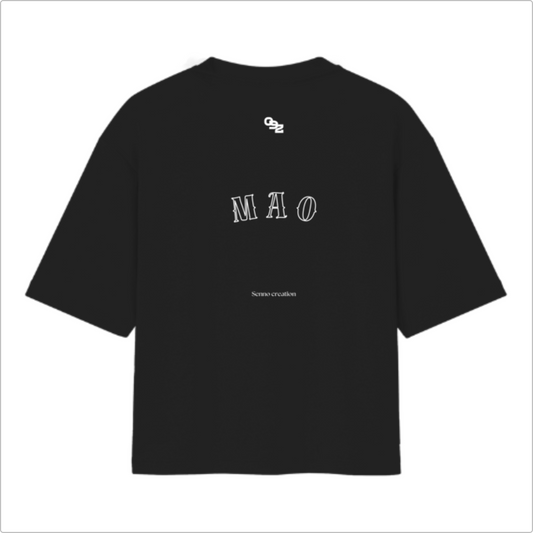 Camiseta com estampa frontal de "TEAM 092" e logo pequeno, e estampa traseira de "MAO" com logo e texto discretos.