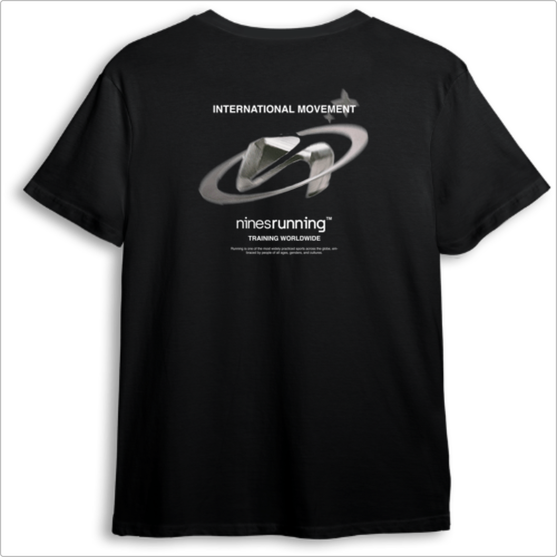Camiseta com estampa frontal de texto "ninesrunning INTERNATIONAL MOVEMENT" e estampa traseira de texto, logotipo de anel e a expressão "TRAINING WORLDWIDE".