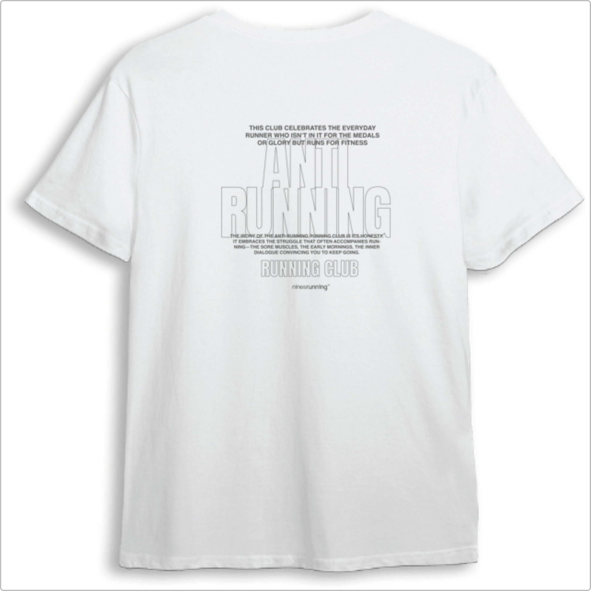 Camiseta com estampa frontal de "ANTI RUNNING" em letras grandes e na parte traseira detalhado texto que celebra o clube e o espírito de corrida casual.