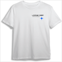 Camiseta com estampa frontal de "Lizzye Corp." em letras estilizadas e símbolo estelar acompanhada de caracteres japoneses, e estampa traseira replicando o logo com maior destaque.