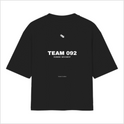 Camiseta com estampa frontal de "092" estilizado e estampa traseira com "092" e "TEAM 092 RUNNING MOVEMENT" acompanhados de texto menor.