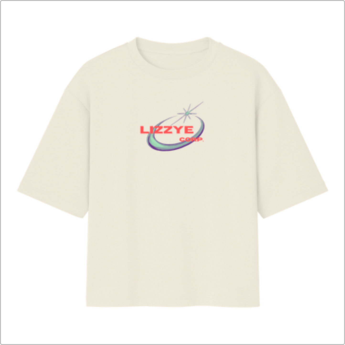 Camiseta com estampa frontal de texto "LIZZYÊ CORP." sobre saturno estilizado, e estampa traseira de átomo estilizado com círculo central destacado.