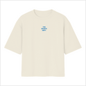 Camiseta com estampa frontal de "THE SPORTS DEPT." e estampa traseira de texto "THE SPORTS DEPT. FROM 19-97" e frases adicionais de estilo.