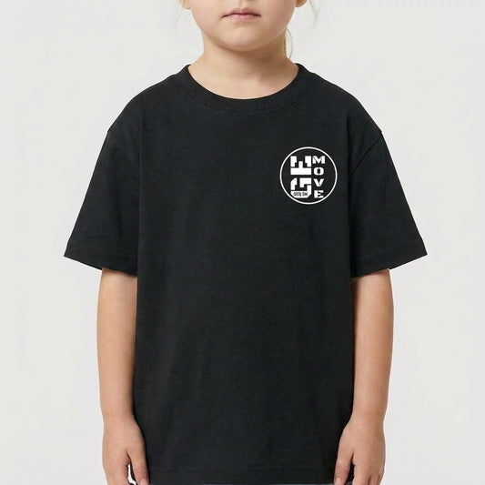 Camiseta com estampa frontal de um círculo com formas geométricas e texto centralizado, e estampa traseira de texto "AVIVA JOVEM" com chamas e citação bíblica.