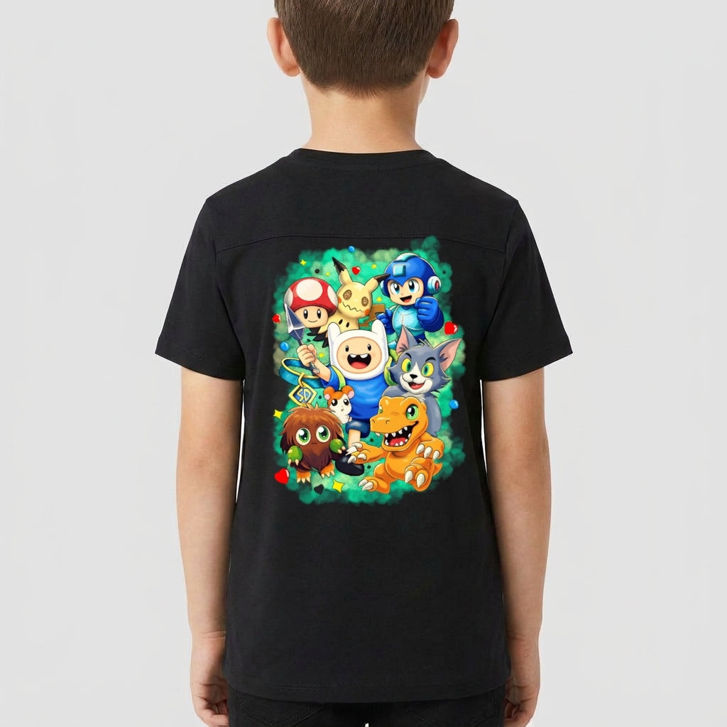 Camiseta com estampa frontal de uma inicial estilizada e estampa traseira com vários personagens icônicos de jogos e animações em um agrupamento vibrante.