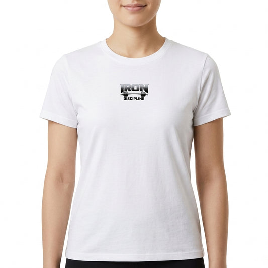 Camiseta com estampa frontal de texto tridimensional "IRON DISCIPLINE" em estilo metálico, realçando um design robusto e moderno.