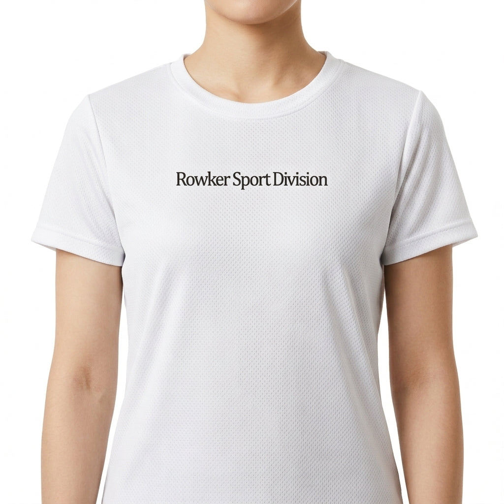 Camiseta com estampa frontal de "Rowker Sport Division" e estampa traseira de "Rowker Club Sport Division 2026".