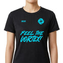 Camiseta com estampa frontal de texto estilizado "FEEL THE VORTEX!" e logo geométrico; estampa traseira de texto "BOTUVA 2026 VORTEX 4 WAY TEAM" com ícone gráfico.