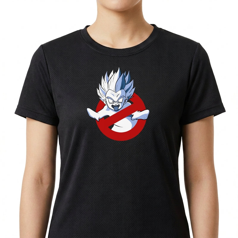 Camiseta com estampa frontal de um personagem em pose dinâmica, com cabelo espetado e expressão determinada, sobreposto ao símbolo de proibição circular.