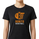 Camiseta com estampa frontal de uma bola de basquete próxima a um aro de cesta, com palavras estilizadas formando "Bonito Basketball".