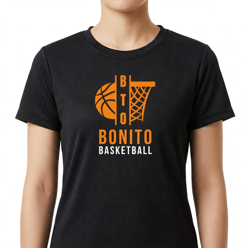 Camiseta com estampa frontal de uma bola de basquete próxima a um aro de cesta, com palavras estilizadas formando "Bonito Basketball".