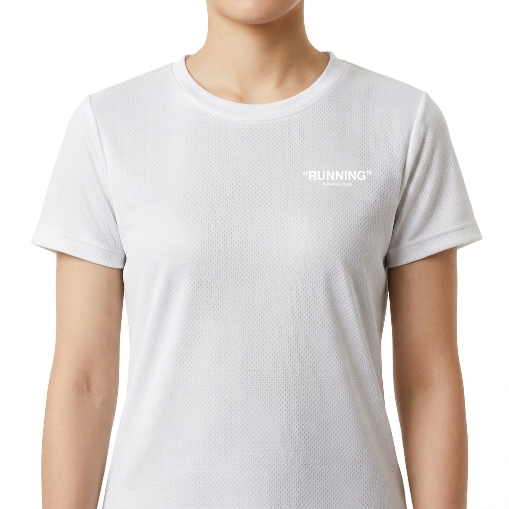Camiseta com estampa frontal de "RUNNING" e estampa traseira de "RUNNING" com frase "aesthetic sports" e "ROWNER CLUB" logo abaixo, em estilo minimalista.