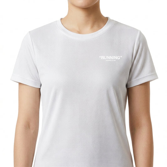 Camiseta com estampa frontal de "RUNNING" e estampa traseira de "RUNNING" com frase "aesthetic sports" e "ROWNER CLUB" logo abaixo, em estilo minimalista.