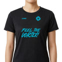 Camiseta com estampa frontal de logotipo circular e texto "FEEL THE VORTEX!" em fonte estilizada e estampa traseira de "BOTUVA 2026 VORTEX 4 WAY TEAM".