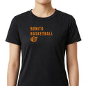 Camiseta com estampa frontal de texto "Bonito Basketball" acompanhado por ilustração de uma bola de basquete e um aro estilizado ao lado.