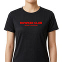 Camiseta com estampa frontal de texto "ROWKER CLUB SPORT DIVISION" em letras destacadas e estampa traseira de três globos acima do mesmo texto.