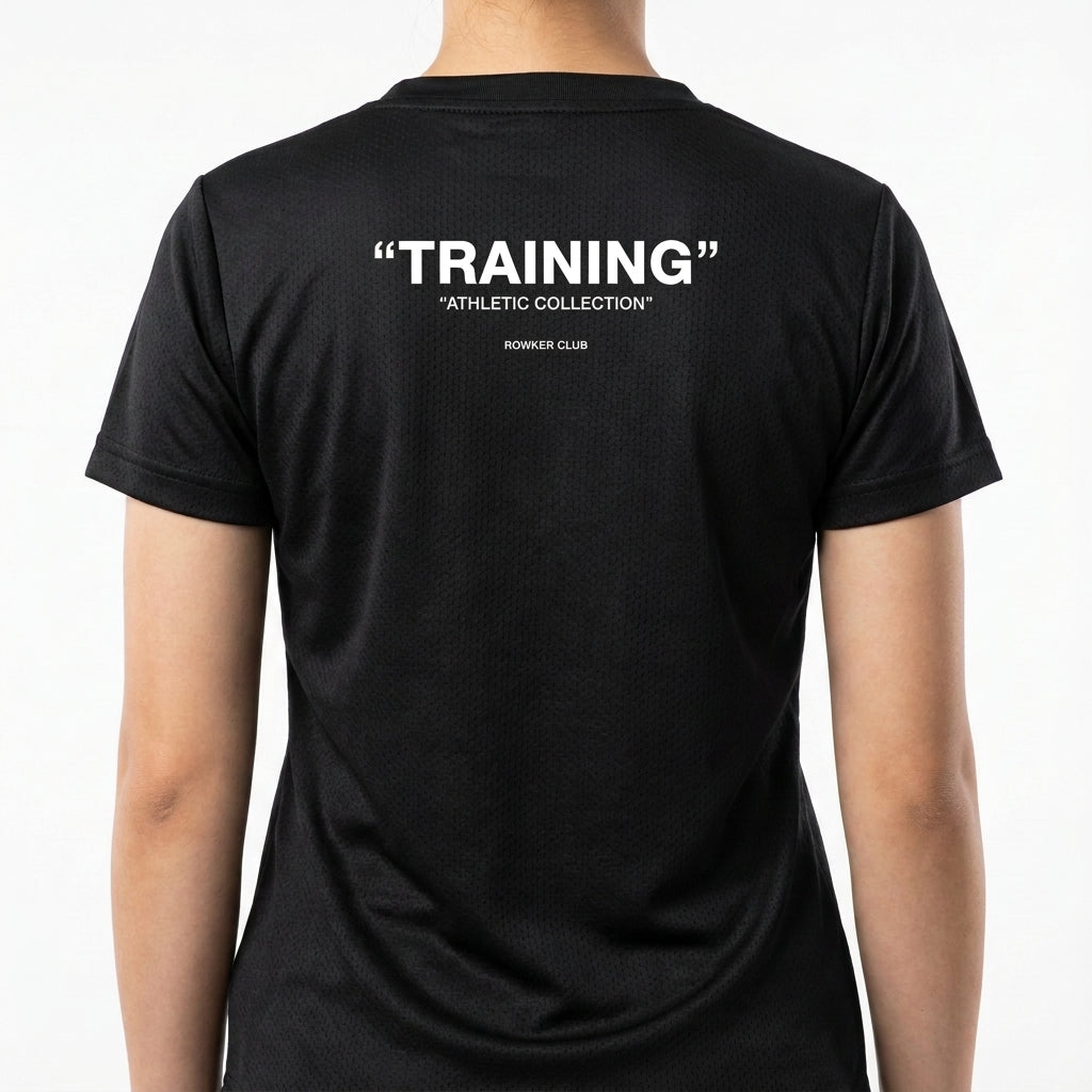 Camiseta com estampa frontal de "TRAINING" e estampa traseira de "TRAINING" seguido por "ATHLETIC COLLECTION" e "BOWKER CLUB" abaixo em letras menores.