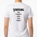 Camiseta com estampa frontal de "asteya. NÃO ROUBAR" e estampa traseira de "yamas." seguida de conceitos como "satya", "brahmacharya", "ahimsa", "asteya" e "aparigraha".