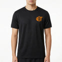 Camiseta com estampa frontal de bola de basquete e cesta, acompanhada da palavra "BIDO" estilizada verticalmente, e estampa traseira com a mensagem "X LISO & ENTERRA FÁCIL".