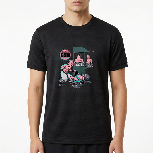 Camiseta com estampa frontal de quadrinhos mostrando personagens musculosos na academia, incluindo cenas de treino e um espelho refletindo um fisiculturista.