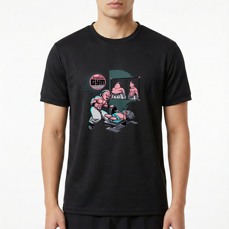 Camiseta com estampa frontal de quadrinhos mostrando personagens musculosos na academia, incluindo cenas de treino e um espelho refletindo um fisiculturista.