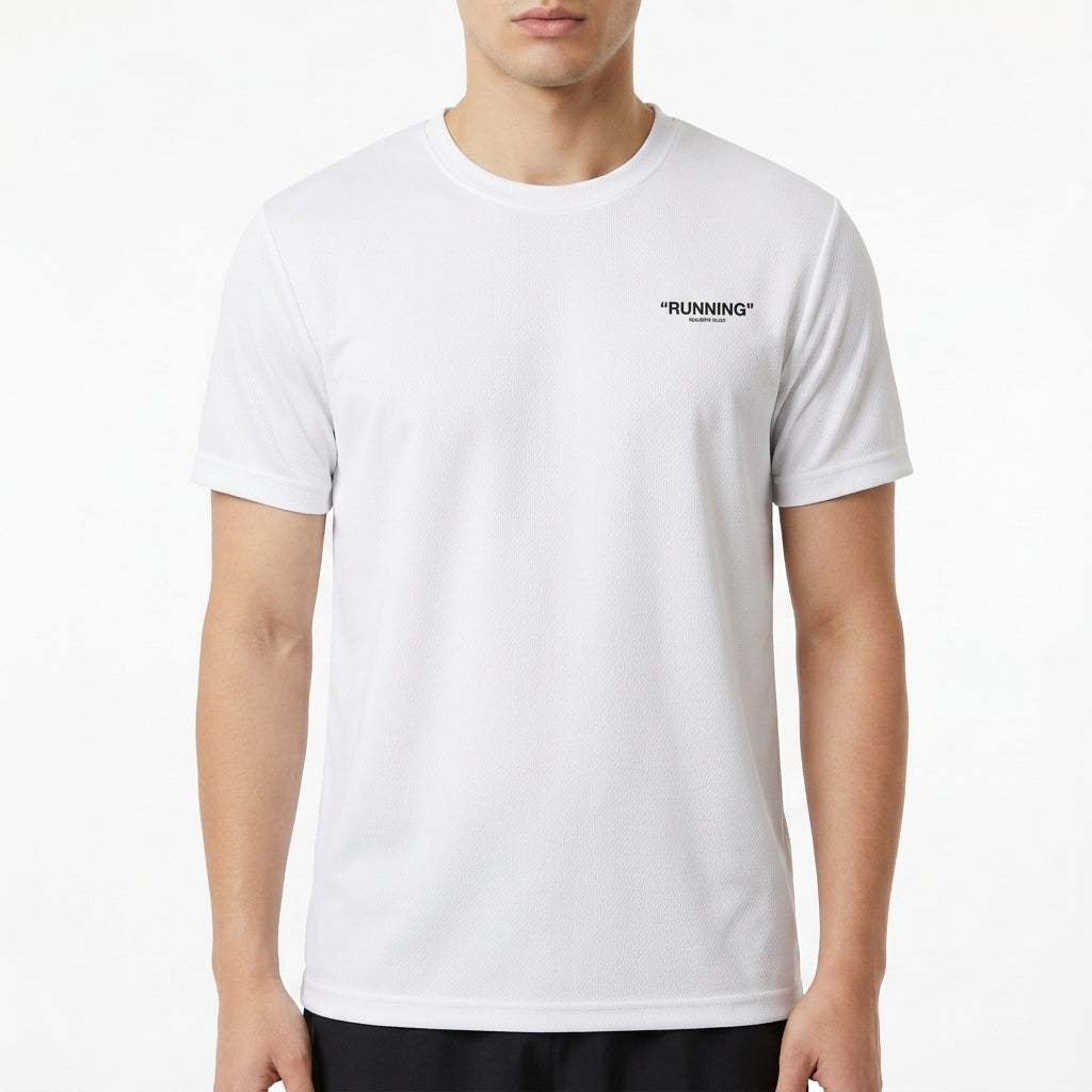 Camiseta com estampa frontal de "RUNNING" e estampa traseira de "RUNNING" com frase "aesthetic sports" e "ROWNER CLUB" logo abaixo, em estilo minimalista.
