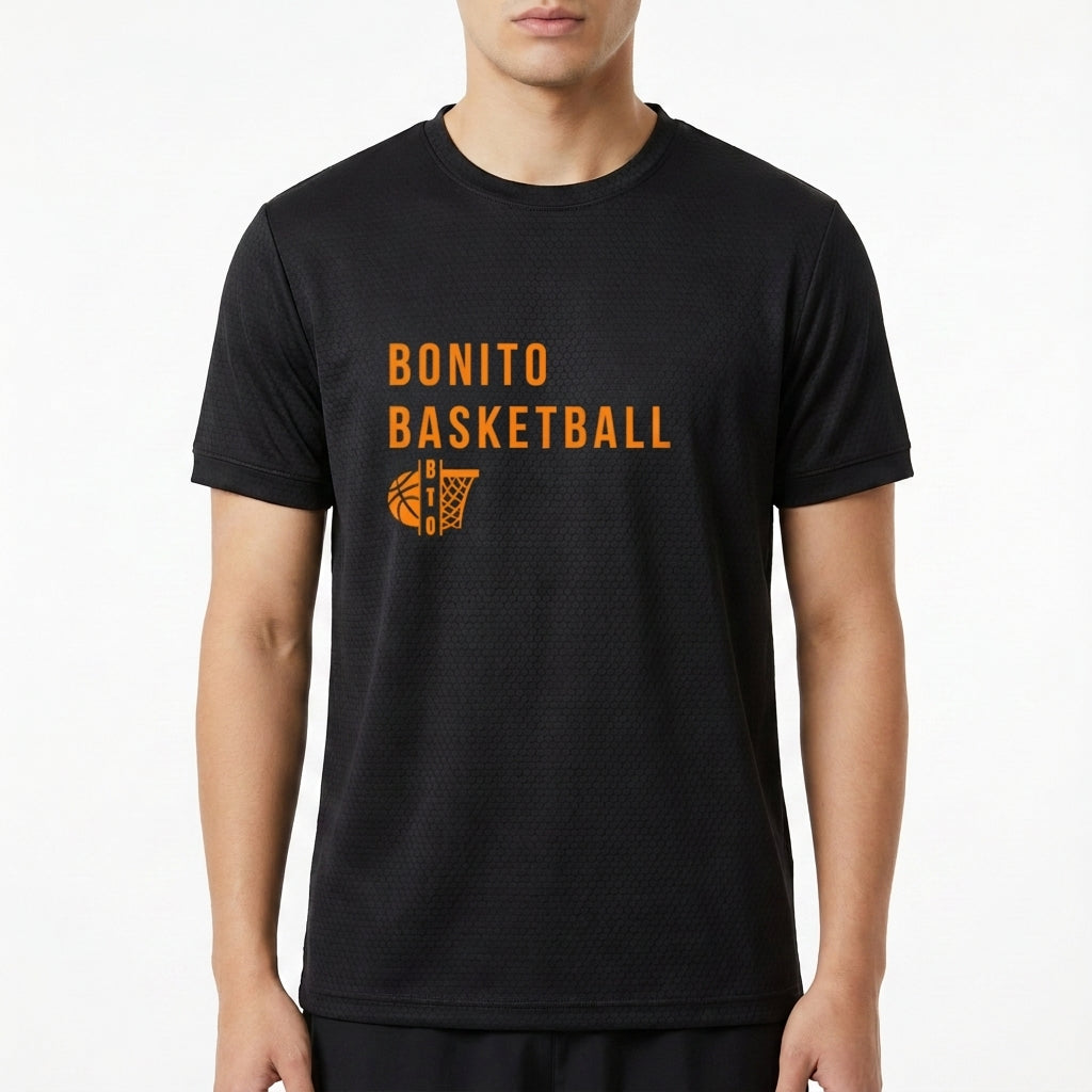 Camiseta com estampa frontal de texto "Bonito Basketball" acompanhado por ilustração de uma bola de basquete e um aro estilizado ao lado.