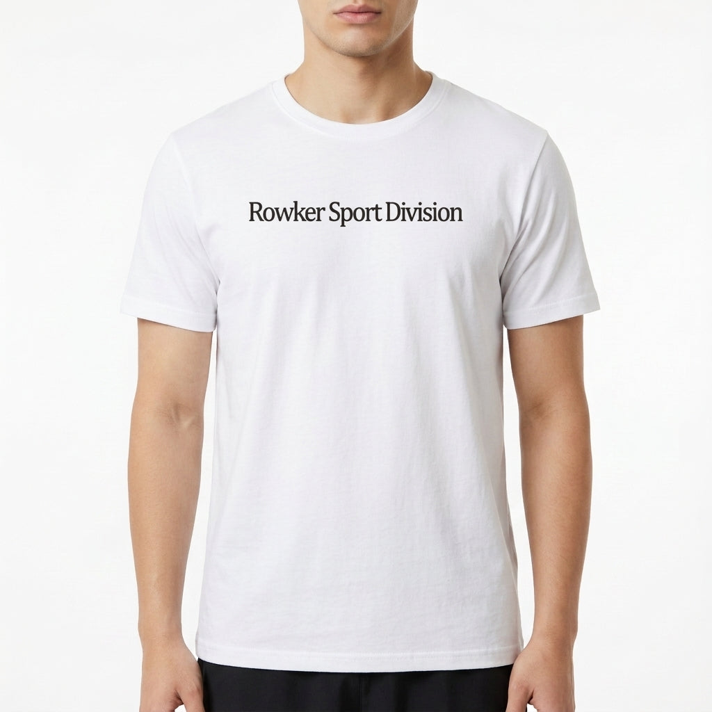 Camiseta com estampa frontal de "Rowker Sport Division" e estampa traseira de "Rowker Club Sport Division 2026".