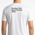 Camiseta com estampa frontal de "Rowker Sport Division" e estampa traseira de "Rowker Club Sport Division 2026".