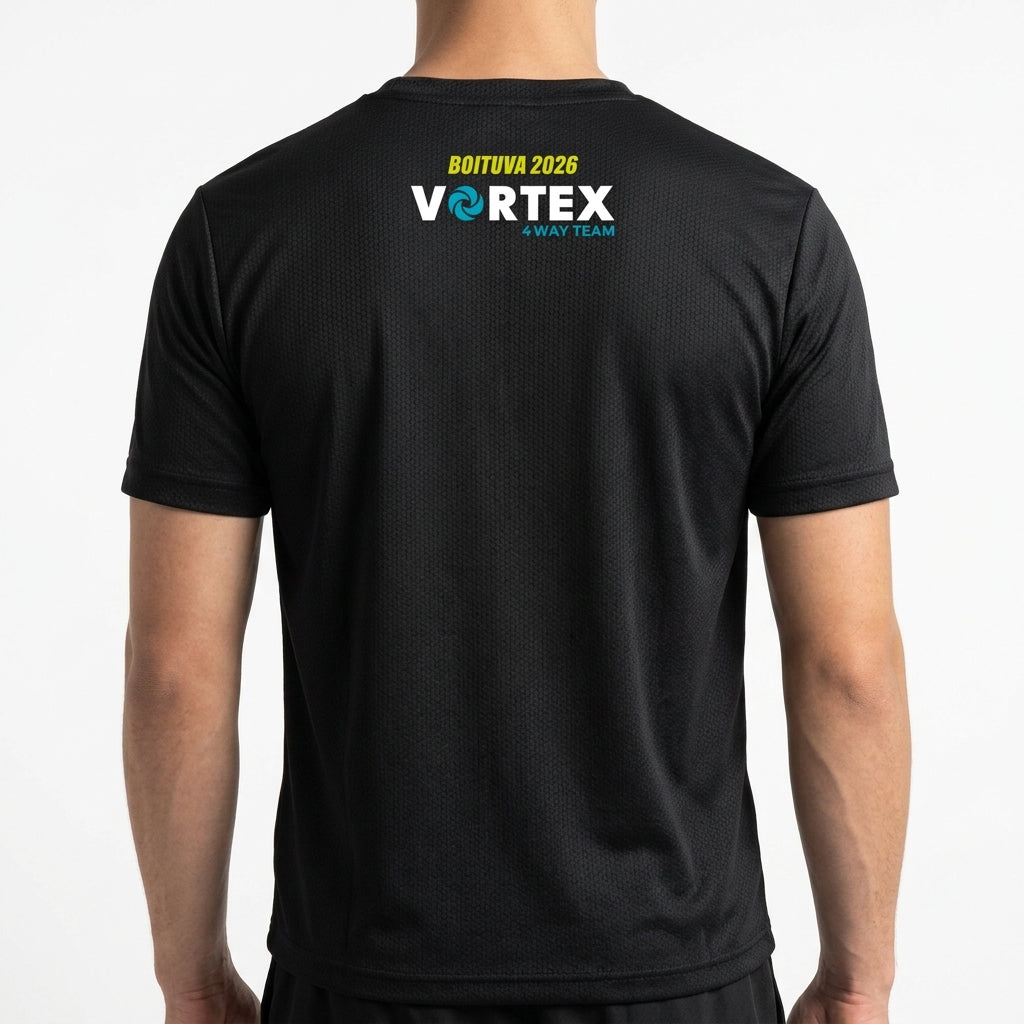 Camiseta com estampa frontal de texto estilizado "FEEL THE VORTEX!" e logo geométrico; estampa traseira de texto "BOTUVA 2026 VORTEX 4 WAY TEAM" com ícone gráfico.