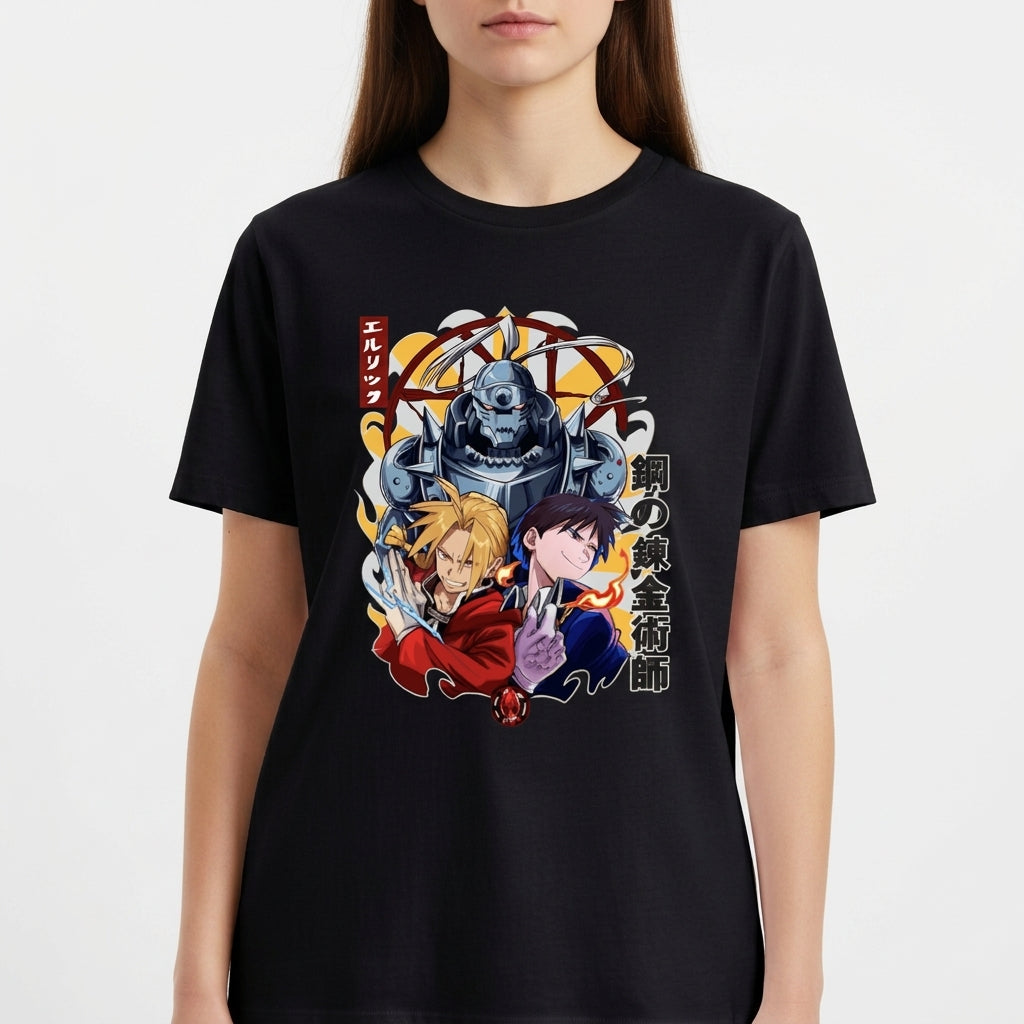 Camiseta com estampa frontal de três personagens em estilo animado, cercados por símbolos místicos e letras verticais estilizadas à esquerda.