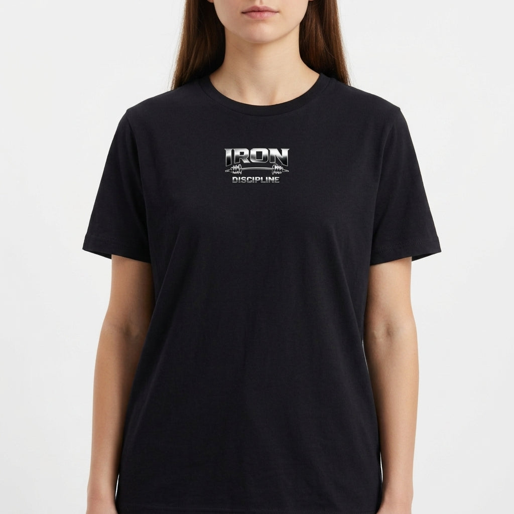 Camiseta com estampa frontal de "IRON Discipline" com halteres e estampa traseira de "FOCO TODOS OS DIAS" sobre "IRON DISCIPLINE" em letras destacadas.