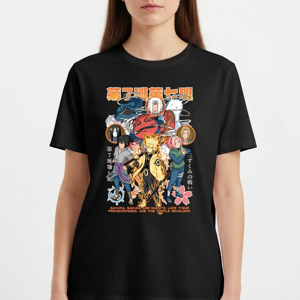Camiseta com estampa frontal de personagens de anime em poses dinâmicas, rodeados por símbolos japoneses e detalhes florais, com texto em destaque.