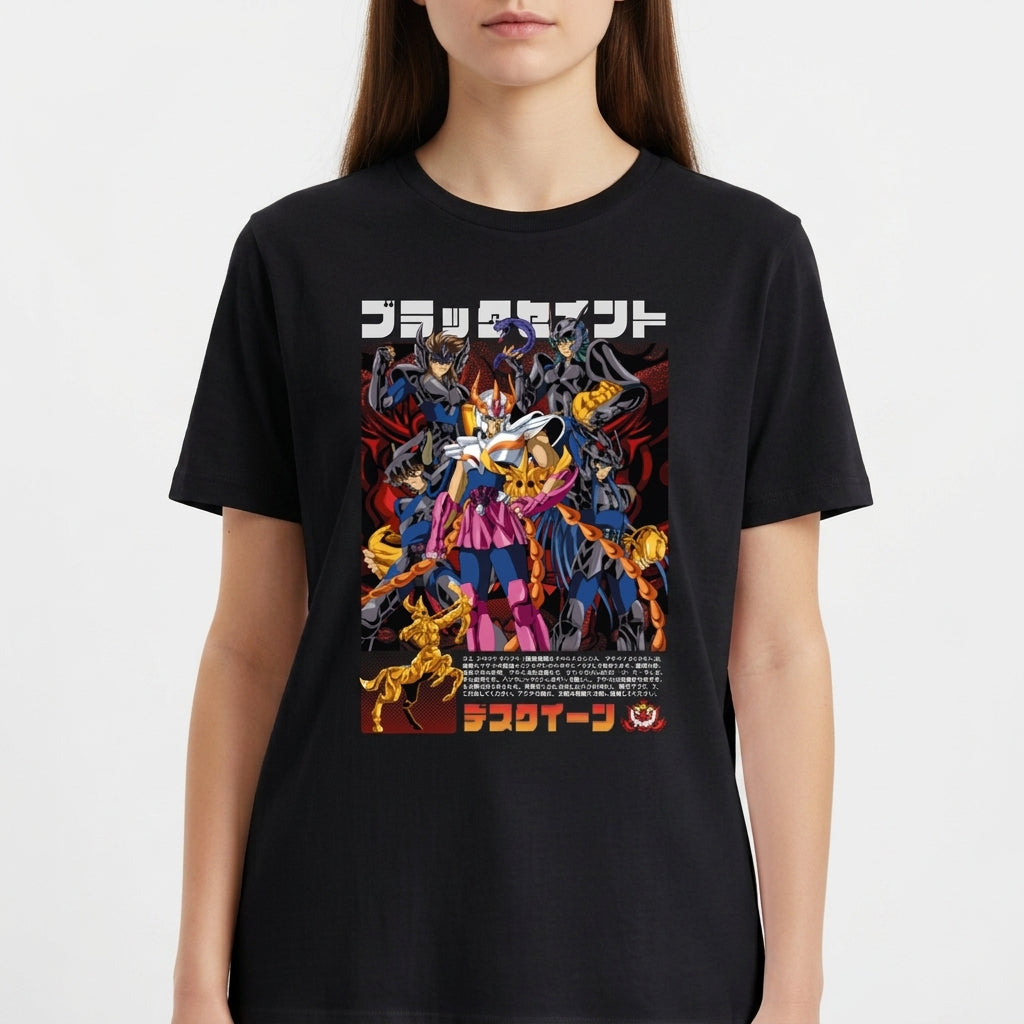 Camiseta com estampa frontal de um grupo de personagens em pose destemida, cercados por figuras sombrias e texto em estilo japonês na parte superior e inferior.