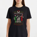 Camiseta com estampa frontal de figuras vestindo gorros de Natal em pose de poder, acompanhadas das palavras "Feliz Natal" e "Torne-se um Super Saiyan".