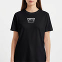 Camiseta com estampa frontal de "IRON DISCIPLINE" acompanhada de desenho de barras, e estampa traseira de "SEM DESCULPAS IRON DISCIPLINE" em letras destacadas.